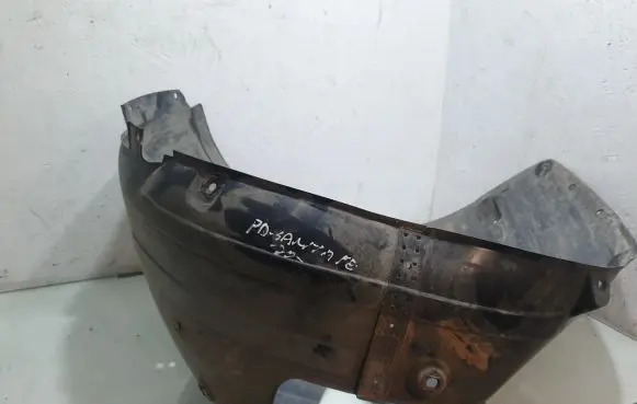 Front wheel arch liner splash guards