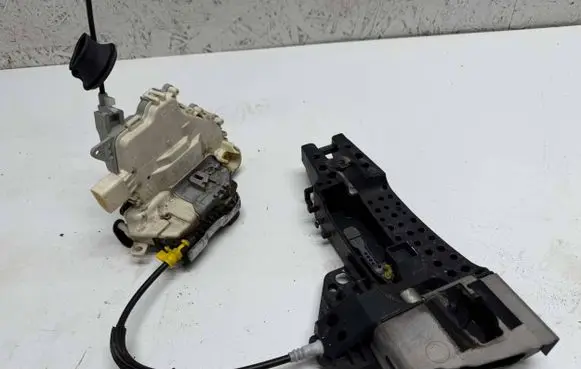 Audi A6 C7 Front door lock 8J1837015C