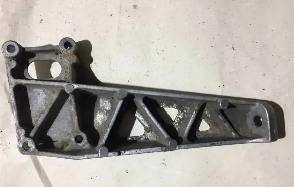 BMW 7 E32 Engine mounting bracket 1129379