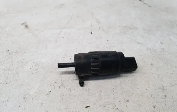 Volkswagen PASSAT B6 Windscreen/windshield washer pump 1K5955651