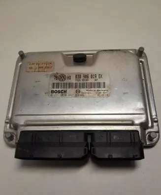 Volkswagen PASSAT B5.5 Engine control unit/module 038906019EK 0281010667 28SA5041