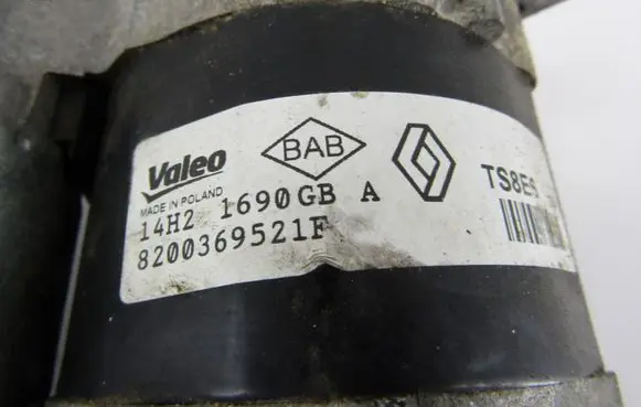 Renault Twingo II Starter motor 8200369521F