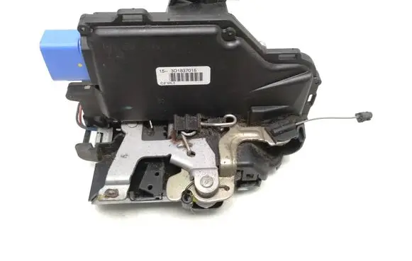 Volkswagen Golf V Front door lock 3D1837015