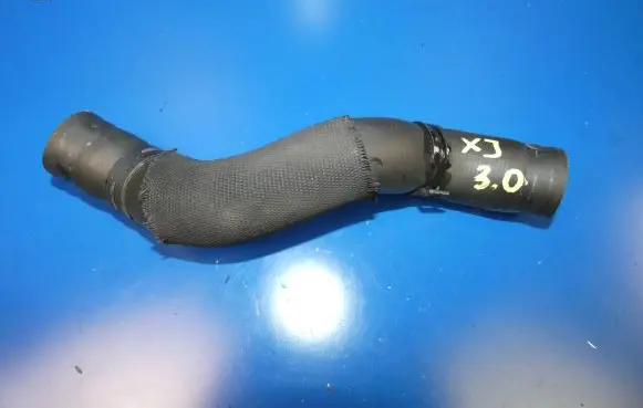 Jaguar XJ X351 Engine coolant pipe/hose