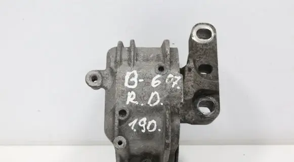 Volkswagen PASSAT B6 Engine mount bracket 1K0199262