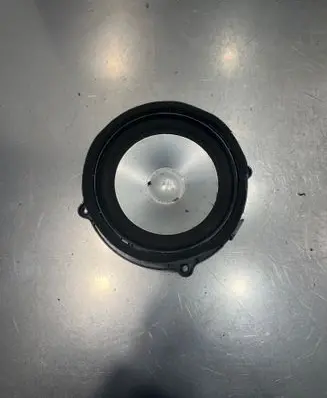 Land Rover Discovery 3 - LR3 Rear door speaker L0GLC7 XQM500310 2635