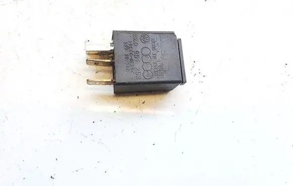 Skoda Octavia Mk1 (1U) Other relay 8z0951253