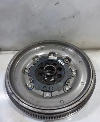 Volkswagen PASSAT B8 Dual mass flywheel 05L105266K