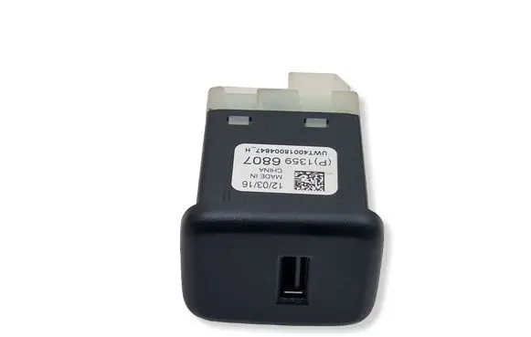 Opel Insignia B USB socket connector 13596807