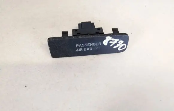 Passenger airbag on/off switch