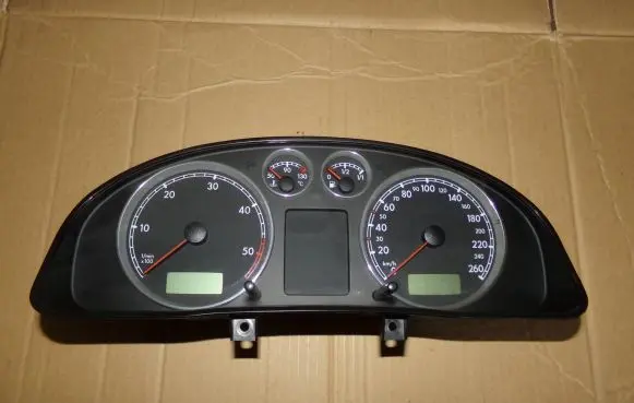 Volkswagen PASSAT B5.5 Speedometer (instrument cluster) 3b0920807a
