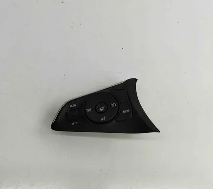 Steering wheel buttons/switches