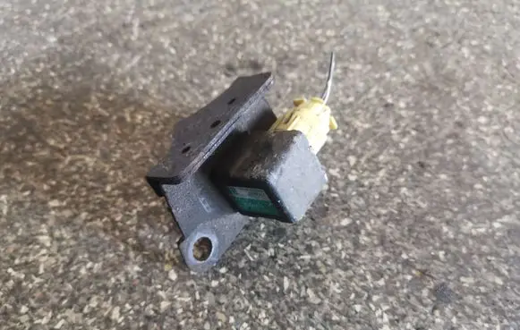 Toyota Avalon XX20 Airbag deployment crash/impact sensor 8917333040