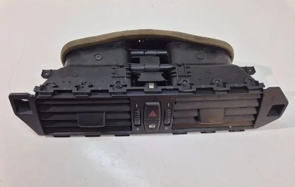BMW 5 E60 E61 Dash center air vent grill 9112206