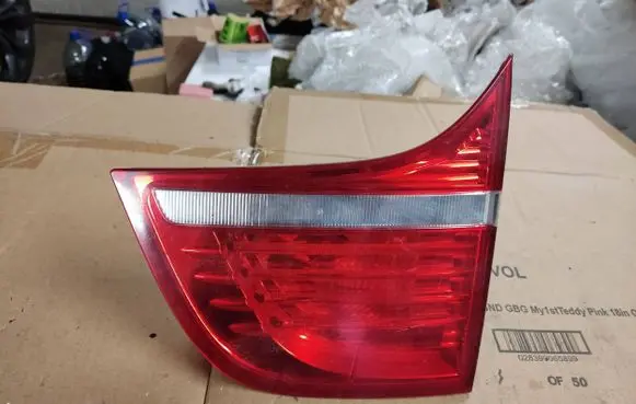 Tailgate rear/tail lights