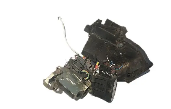 BMW 5 E39 Rear door lock 8235093
