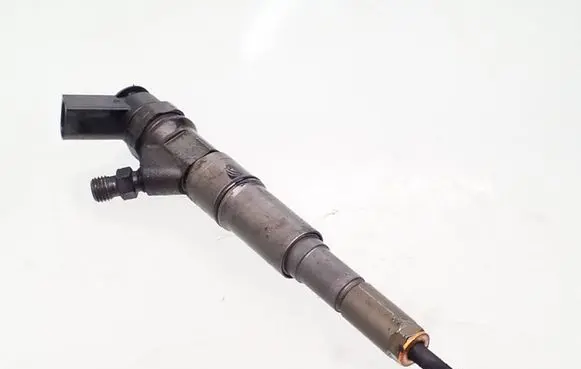 BMW 5 E60 E61 Fuel injector 7793836