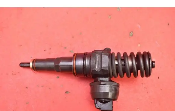Volkswagen Golf IV Fuel injector 038130073AQ