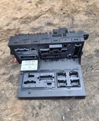Mercedes-Benz E W211 SAM control unit 2115453901 00007165A7
