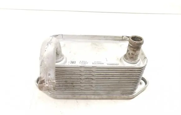 Volvo V70 Engine oil radiator 90779 220211 40002326