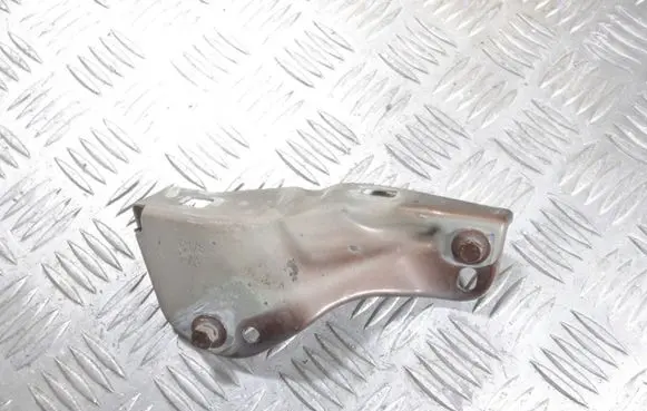 Fiat 500L Fender mounting bracket