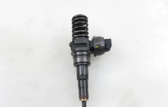 Volkswagen Caddy Fuel injector 0414720313 038130073BN