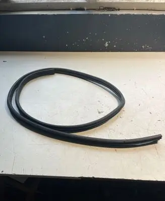 Dacia Spring Rear door rubber seal (on body)