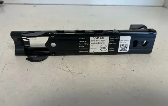 Volkswagen Tiguan Seat belt height adjuster 4M0857819