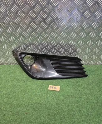 Toyota Auris E180 Front fog light trim/grill 8148202570