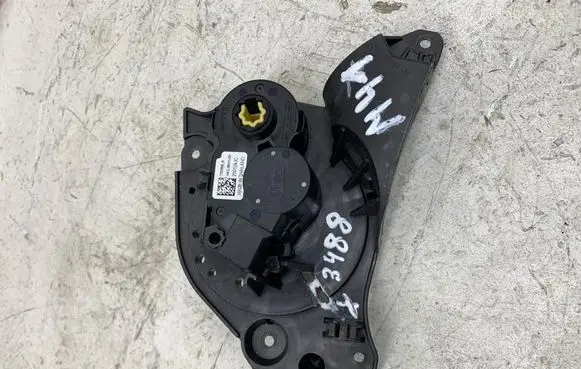 Citroen C3 Air flap motor/actuator T32088B