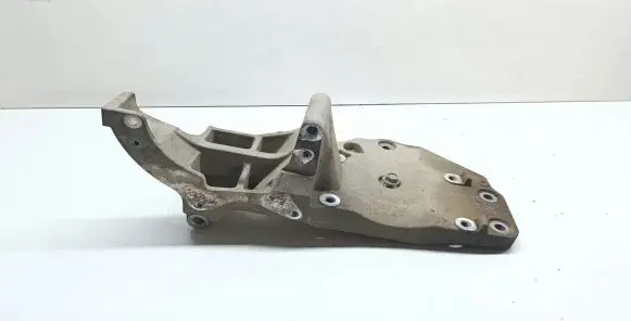 Nissan Pathfinder R51 Generator/alternator bracket 