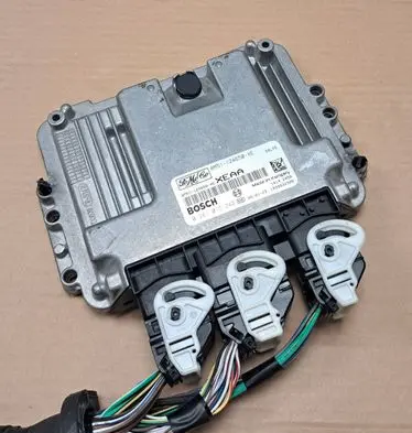 Ford Focus Engine control unit/module 8M5112A650XE 0281015242