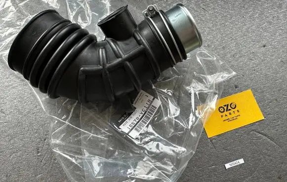 Nissan Patrol Y61 Air intake hose/pipe 16578VC103 16578VC11B