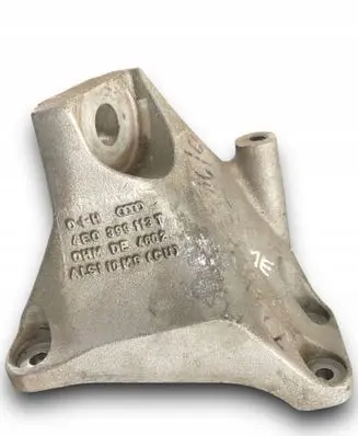 Audi A8 S8 D3 4E Engine mounting bracket 4E0399113T