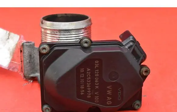 Volkswagen PASSAT B6 Throttle body valve 03L128063K