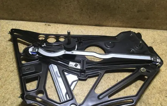 Mercedes-Benz E W124 Rear door manual window regulator 