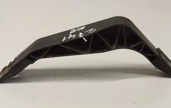 Audi Q3 8U Radiator support slam panel bracket 8U0805527