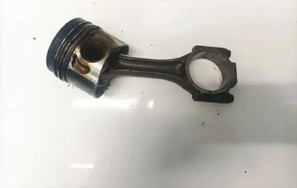 Volkswagen PASSAT B5.5 Piston with connecting rod