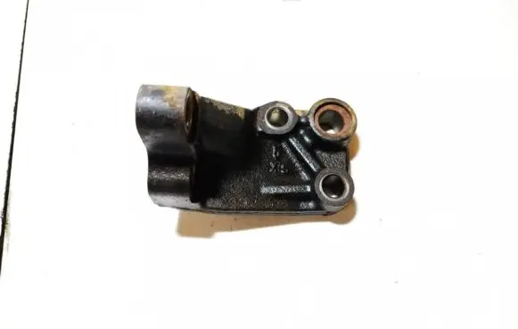 Mazda CX-7 Engine mounting bracket