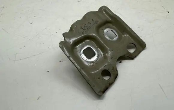 Mercedes-Benz CLA C118 X118 Fender mounting bracket A1778802100
