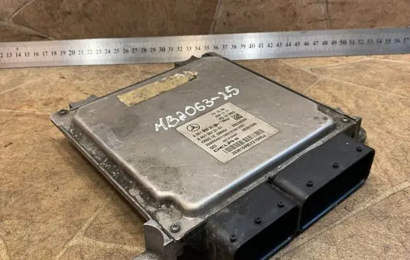 Mercedes-Benz E W212 Engine control unit/module A6519003701