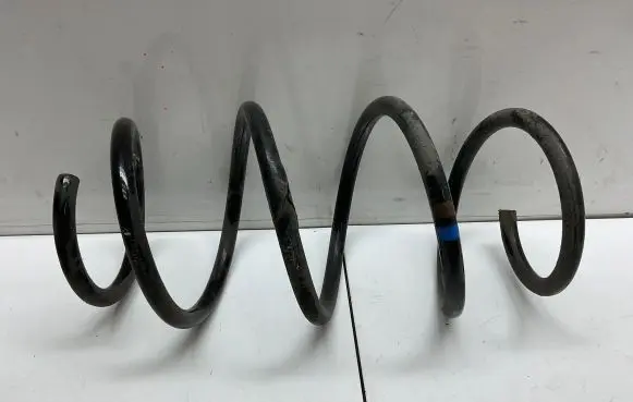 Volkswagen Golf VII Front coil spring