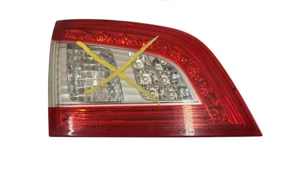 Tailgate rear/tail lights
