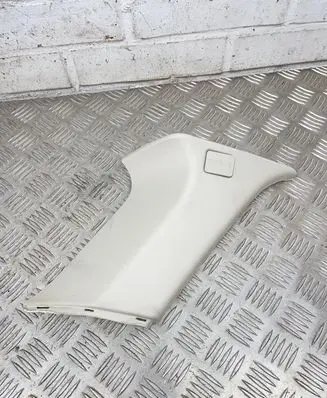 Land Rover Discovery 4 - LR4 (C) pillar trim BJ3231113A