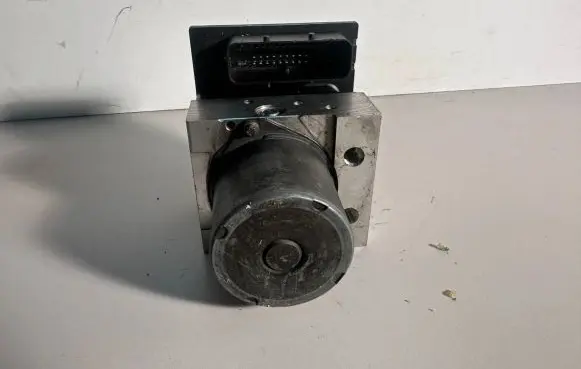 BMW 5 E60 E61 ABS Pump 6777799 6777797