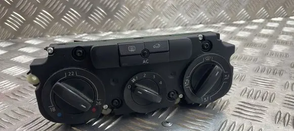 Volkswagen PASSAT B6 Climate control unit
