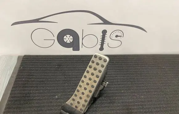 Mercedes-Benz GLC X253 C253 Accelerator throttle pedal A2533000104 261116