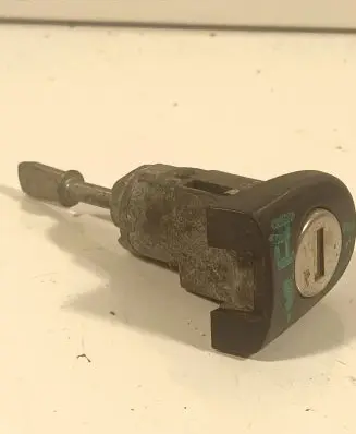 Volkswagen Golf IV Front door lock (next to the handle) 1U0837167