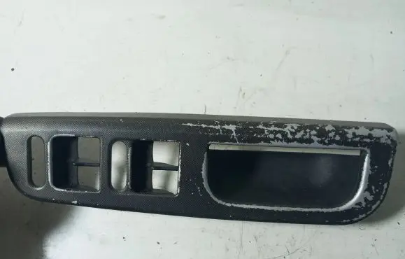Volkswagen PASSAT B5 Front door window switch trim 3B1867171C