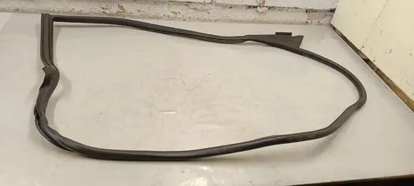 Audi Q8 Rubber seal front door (on door) 4m8831708d 4m8831708